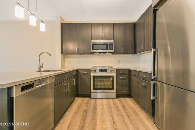 Building Photo - 700 Bangs Ave