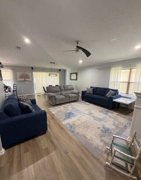 Building Photo - 6407 Whit Ct