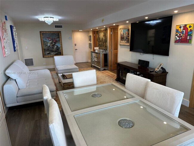 Building Photo - 6039 Collins Ave