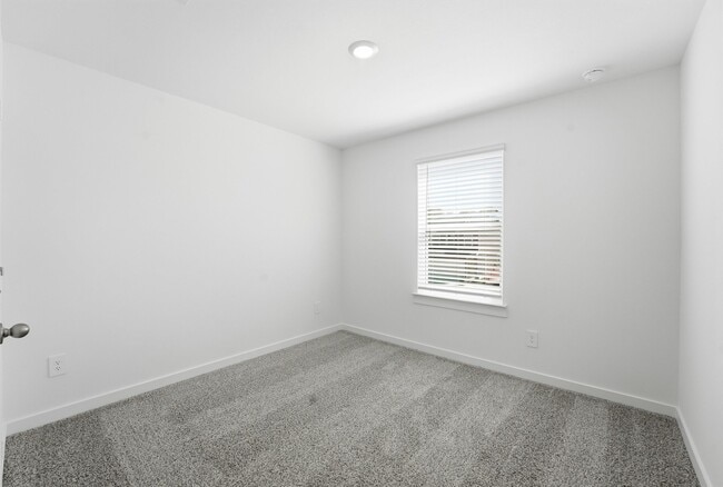 Building Photo - 963 Mansfield St