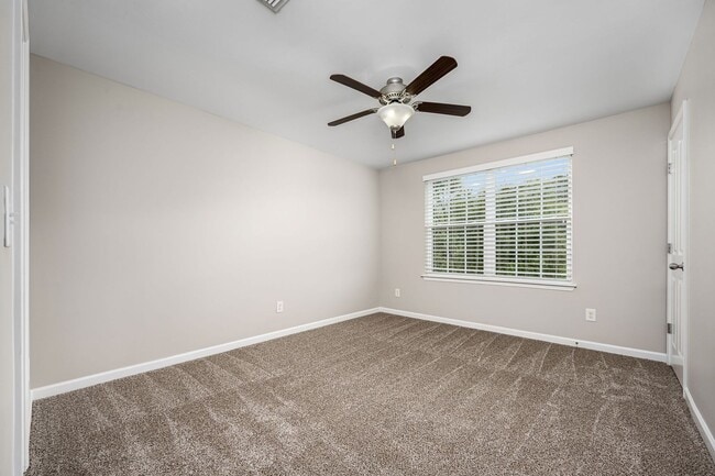 Building Photo - Luxury Townhome at the Boulevard