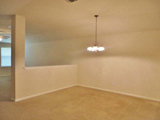 Building Photo - 3 Bedroom 2 Bathroom Villages of Berry Cre...