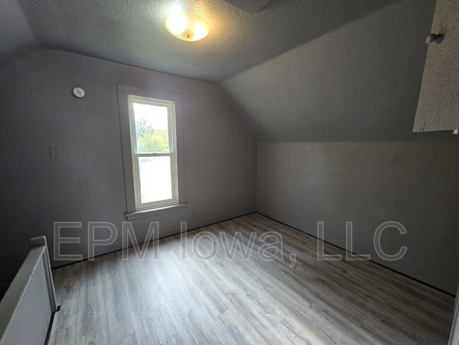 Building Photo - 709 Kern St