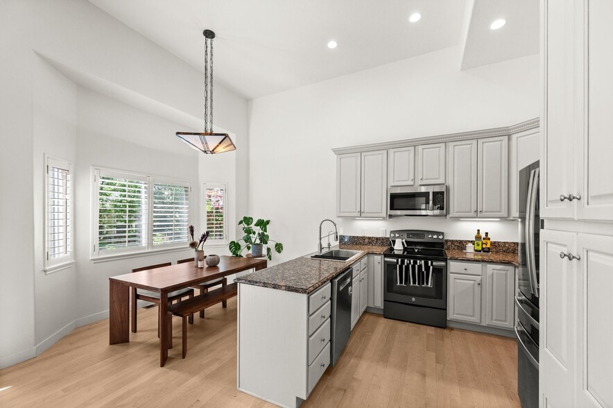 Building Photo - 2326 E Sky Pines Ct