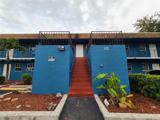 Building Photo - 123 N 61st Ave