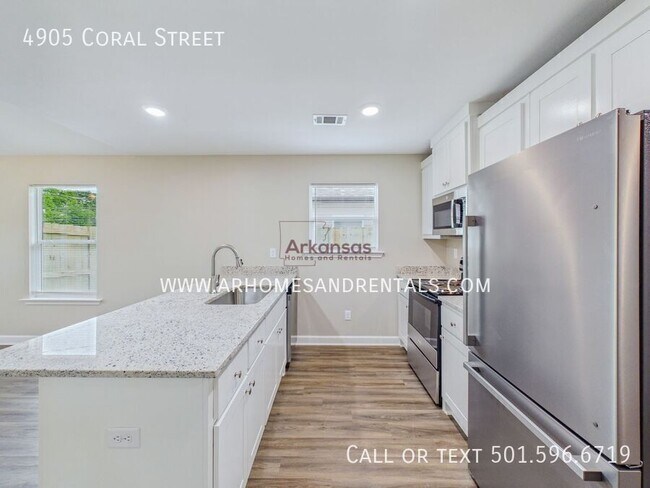 Building Photo - 4905 Coral St
