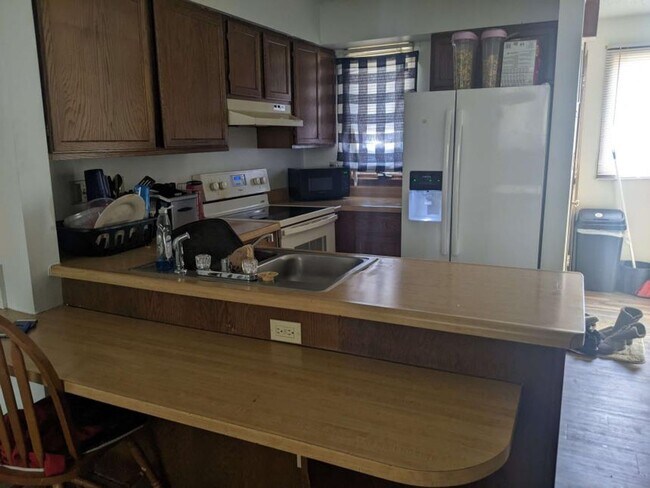 Building Photo - Quiet apartment along Westwinds