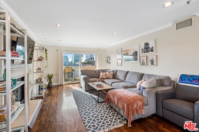 Building Photo - 1246 Armacost Ave