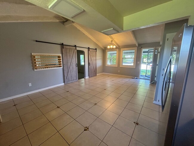 Building Photo - Charming 3-Bed Home in Hayden Lake — Spacious Lot & Attached Garage!