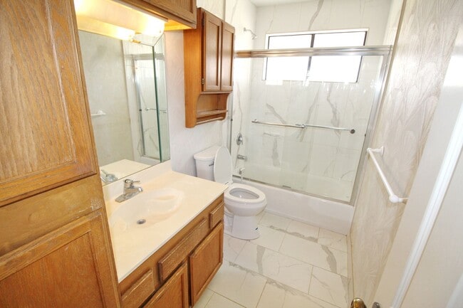 Building Photo - Island Living Awaits in South Maui in the desirable Keonekai Heights neighborhood- Move in Specia...