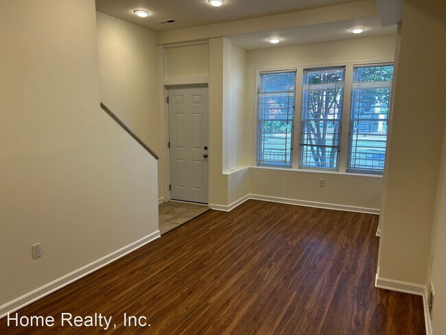 Building Photo - 2 br, 1.5 bath House - 1603 6th St. NW