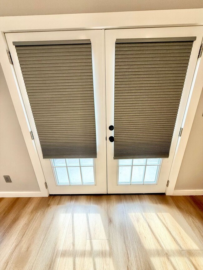 Building Photo - Meridian Apartments Your Gateway to Everything in Hampton Roads