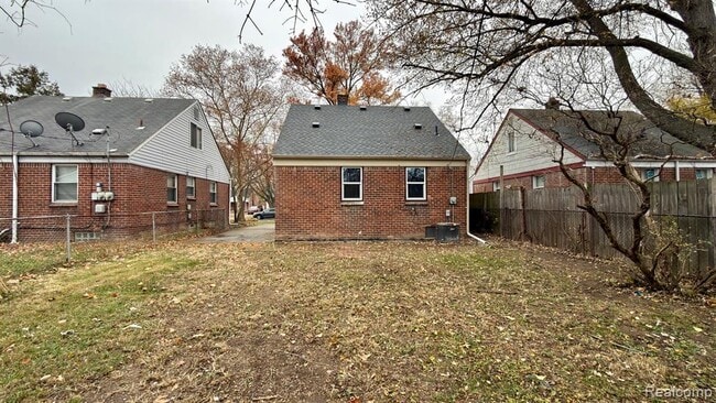 Building Photo - 855 John Daly St