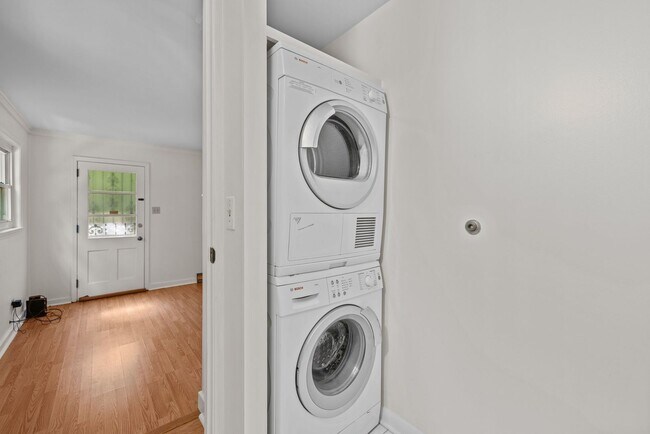 Building Photo - Charming 1 Bedroom Home near Duke University