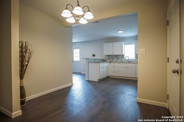 Building Photo - 303 Victor St