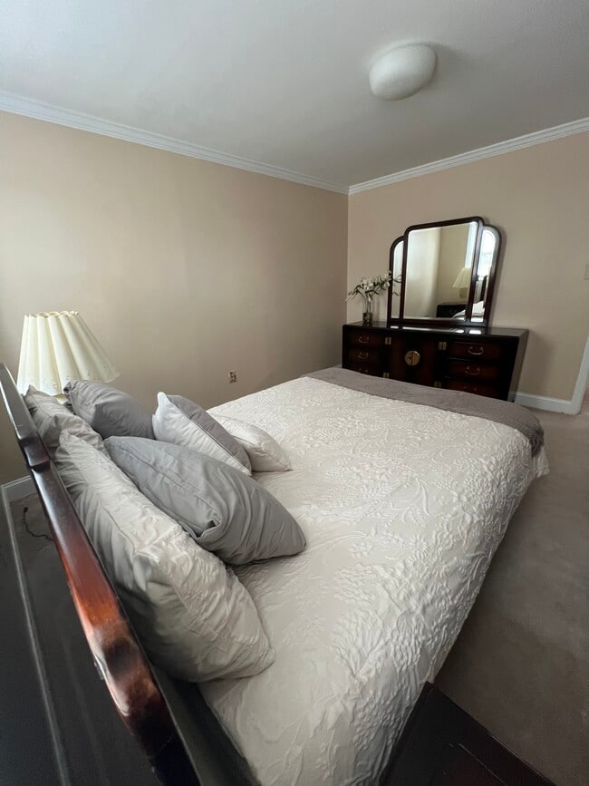 Building Photo - 7902 Richfield Rd