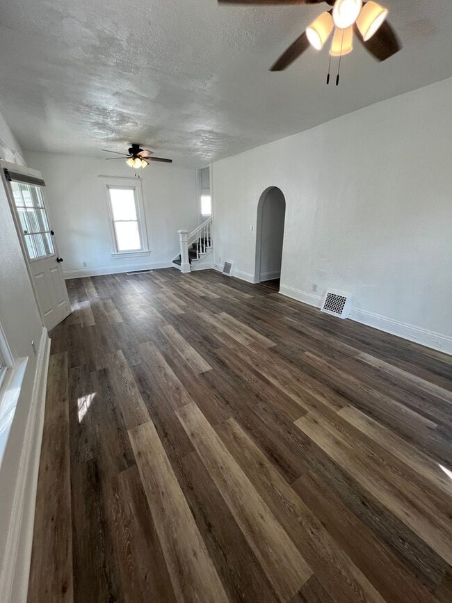 Building Photo - 3 bed /2 bath single family rental home fo...