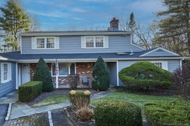 Primary Photo - 4 Fermily Ln