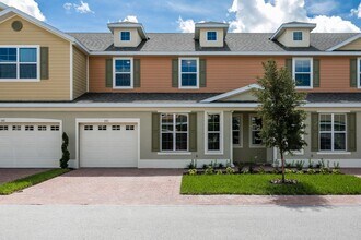 Building Photo - 4/2.5 Beautiful Energy Efficient Townhome in St. Cloud