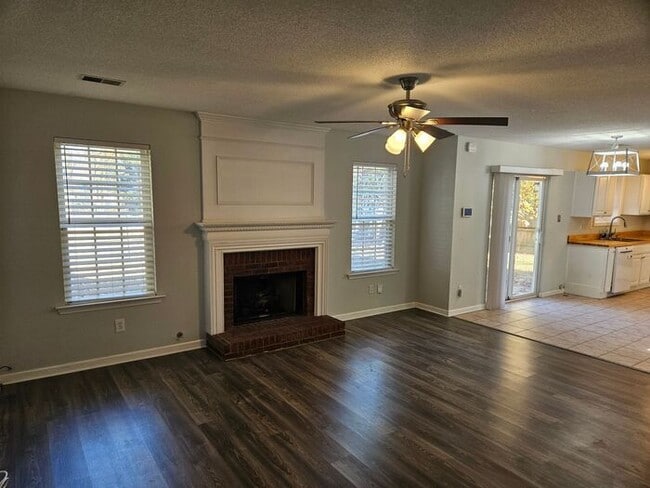 Building Photo - The Oaks at Lake Carolina