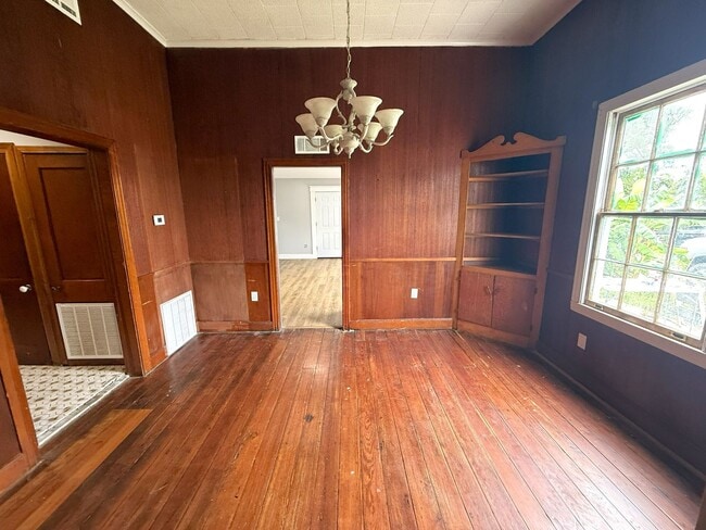 Building Photo - 2BR Historic Home in Downtown Lake Charles