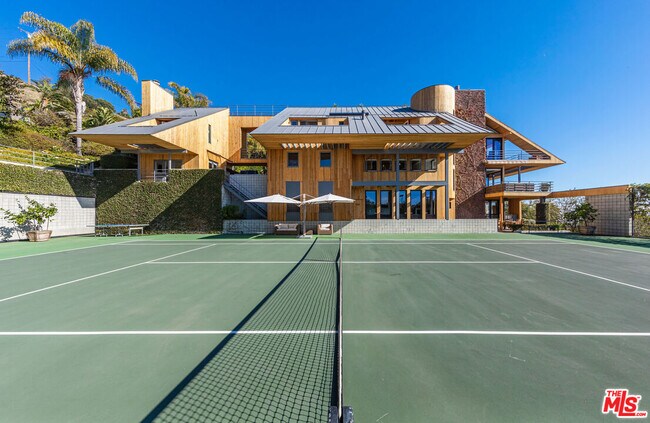 Building Photo - 3900 Villa Costera
