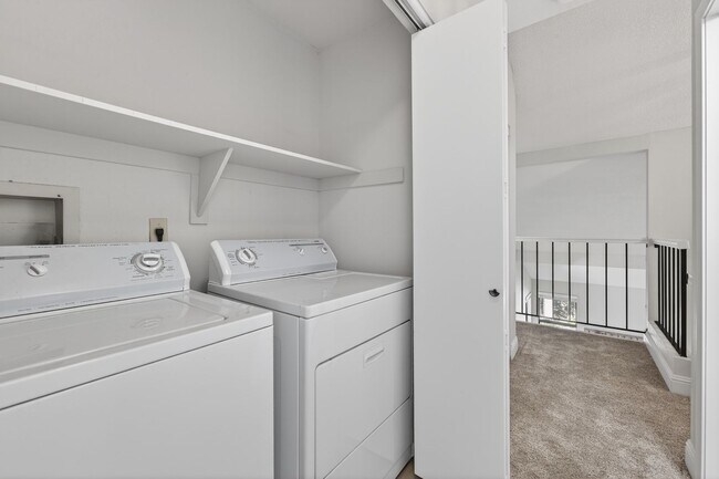 Building Photo - Newly Renovated 3/2.5 bath End-Unit Townhome with Vaulted Ceilings – Minutes to I-680 & Downtown!