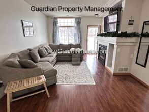 Building Photo - Shakopee Town Home, 2 Car Garage, 1.5 Baths, Patio, Dishwasher, W/D