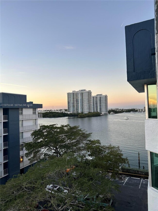 Building Photo - 16558 NE 26th Ave