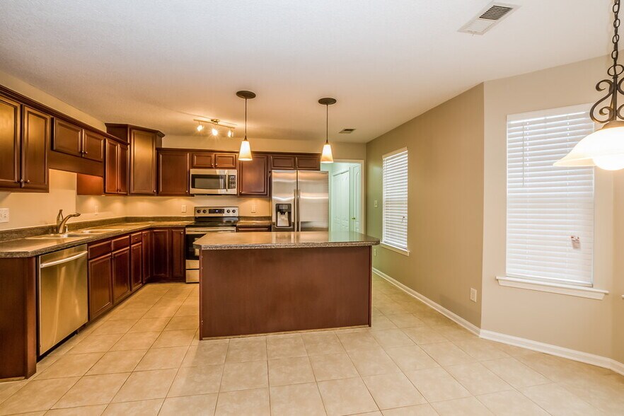 Building Photo - 11625 Leewood Dr