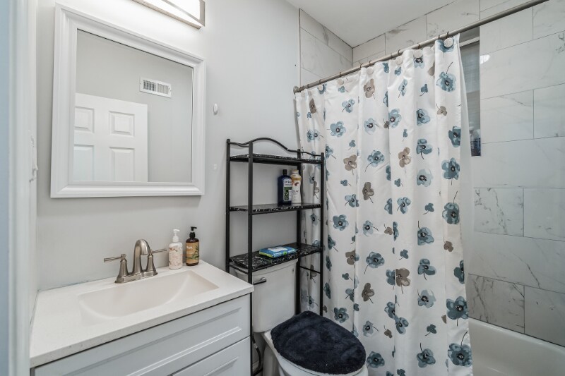 Building Photo - 5940 Walton Ave