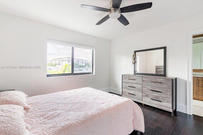 Building Photo - 2809 NE 14th Ave