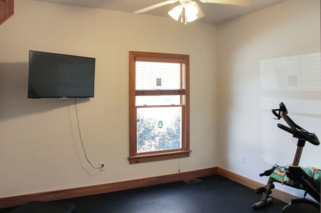 Building Photo - 522 Unity Pl
