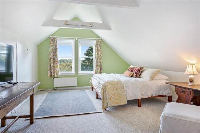 Building Photo - 140 Connection St