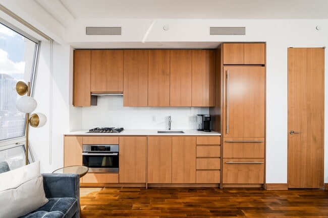 Building Photo - 400 Fith Setai