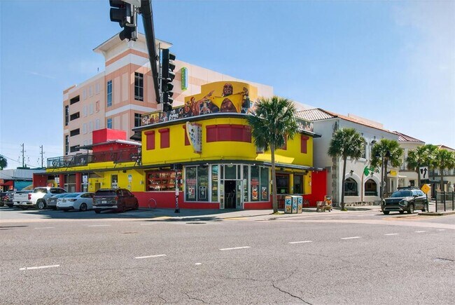 Building Photo - 741 Lantana Ave