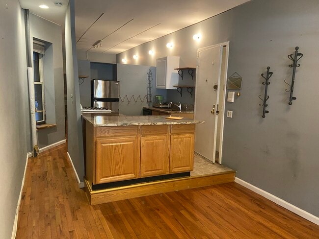 Building Photo - 307 East 76th Street