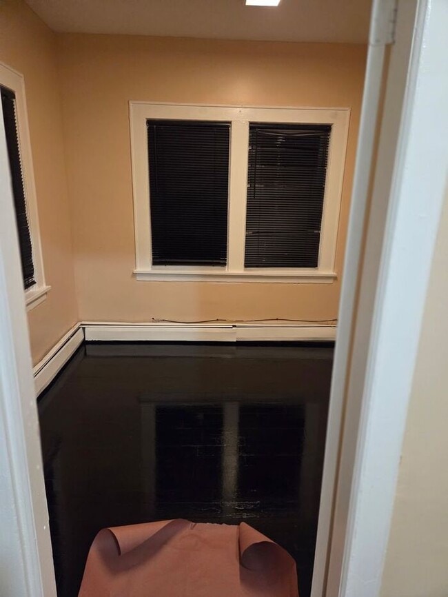 Building Photo - 24 Valley St