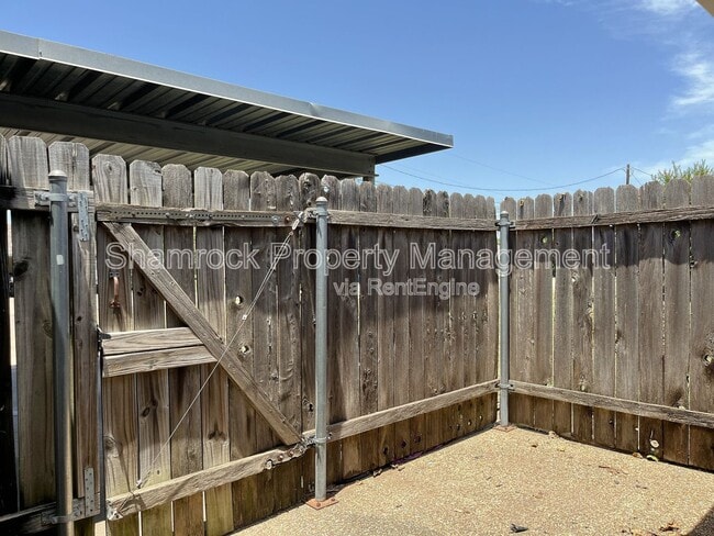 Building Photo - 214 Kettler Dr