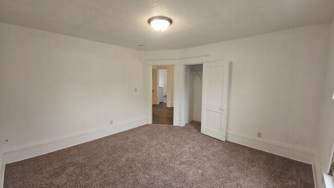 Building Photo - 139 32nd St NE