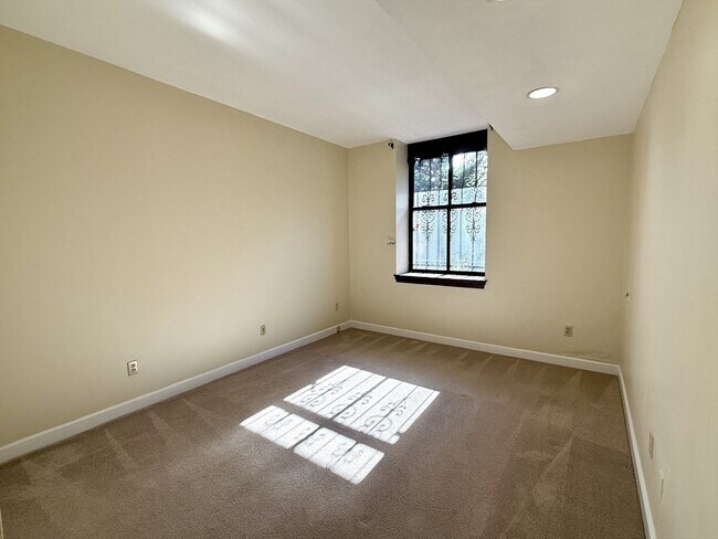 Building Photo - 130 Appleton St