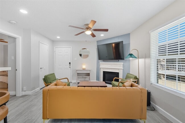 Building Photo - 2750 Holly Hall St