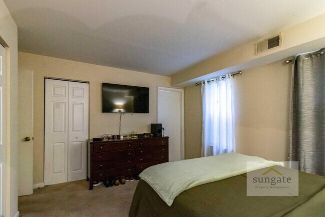 Building Photo - 208 Spring Maiden Ct