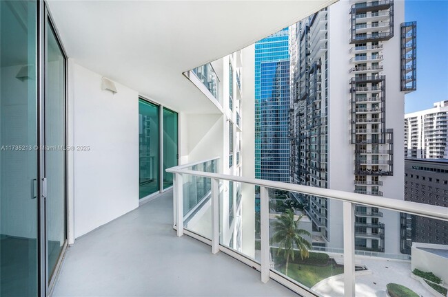 Building Photo - 300 S Biscayne Blvd