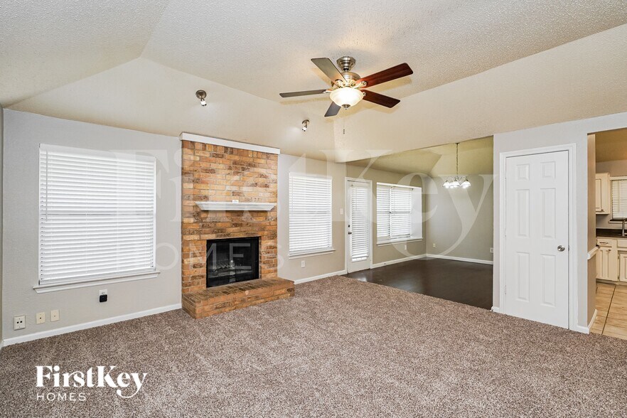 Building Photo - 6476 Sudbury Way
