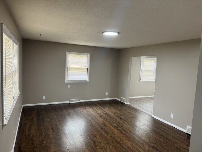 Building Photo - 8309 The Paseo