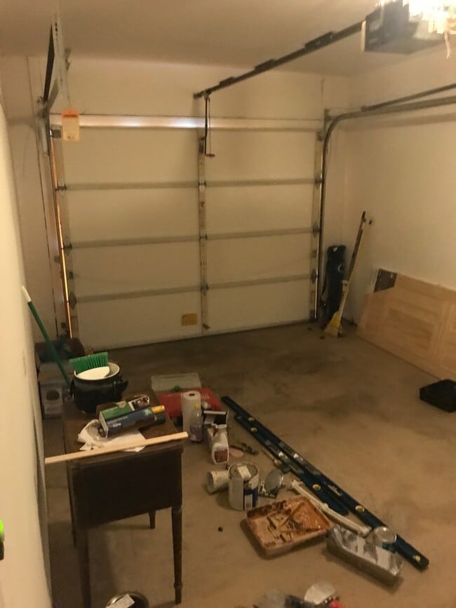 Building Photo - Beautiful State College townhouse available June!