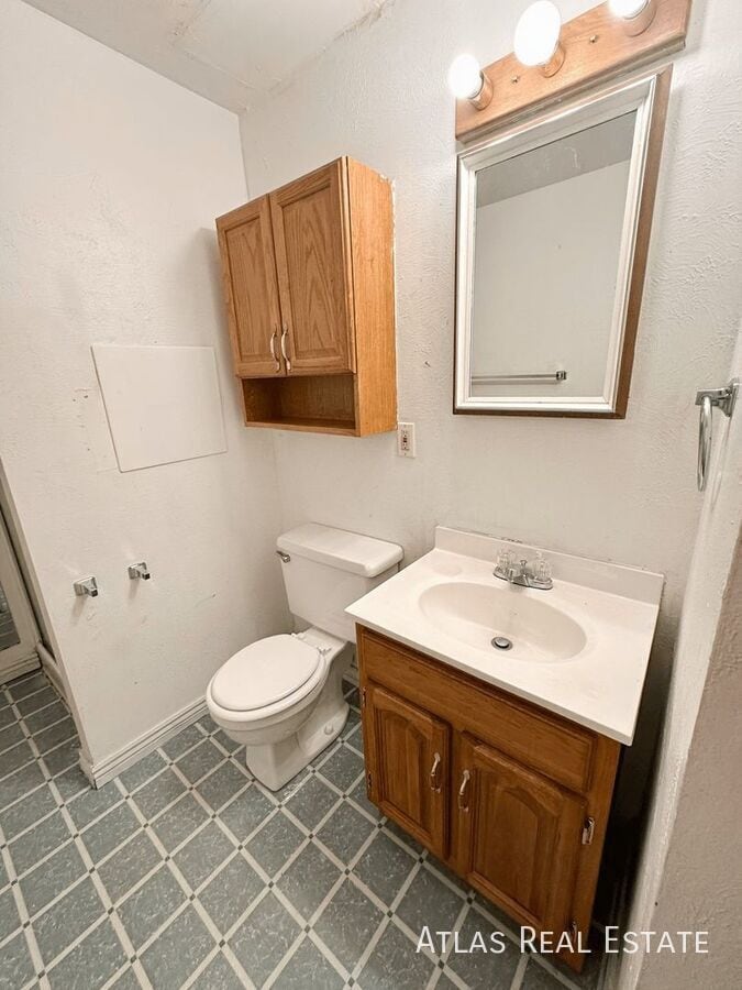 Building Photo - 218 W Rockrimmon Blvd