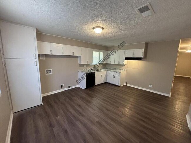 Building Photo - 404 N Scott St