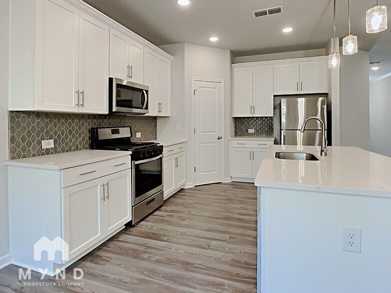 Building Photo - 719 Riverwood Pass